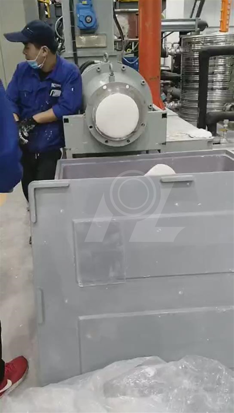 2，上料，捏合精煉